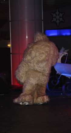 Steve_Redford_the_MiniMen_getting_suited_up_as_a_Yeti_Big_Reunion_copy
